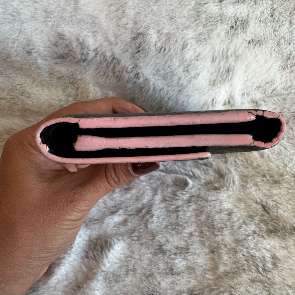 Louis Vuitton Capucines Compact Wallet - Black with Ballerina Pink Edging P0303 - Picture 6 of 17
